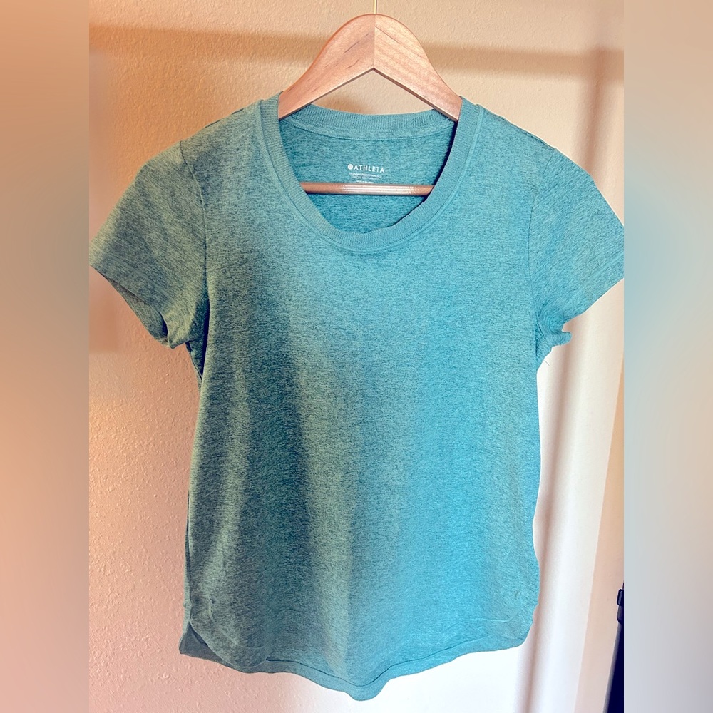 Athleta Uptempo tee.  EUC.